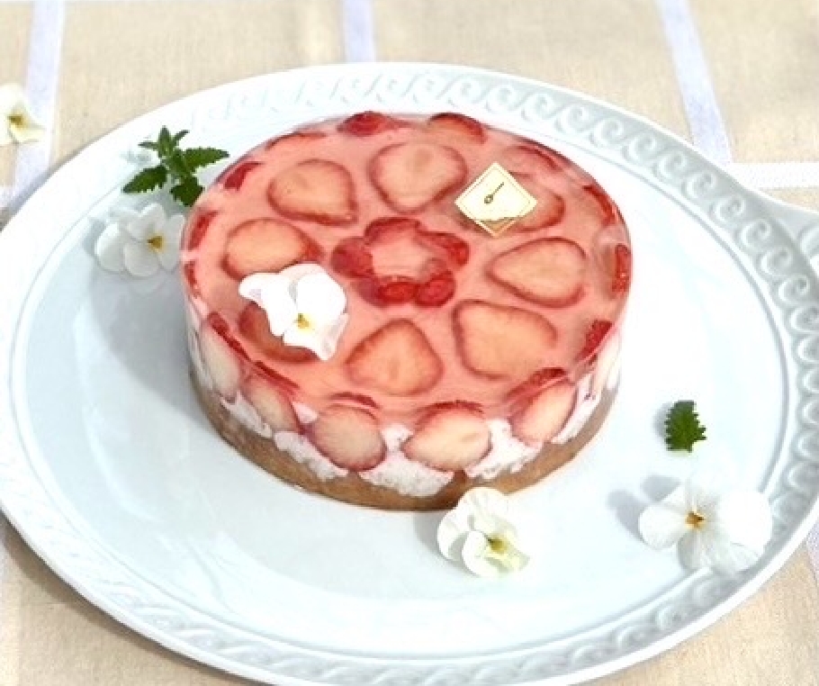 新商品/季節のお菓子 苺のムースケーキ